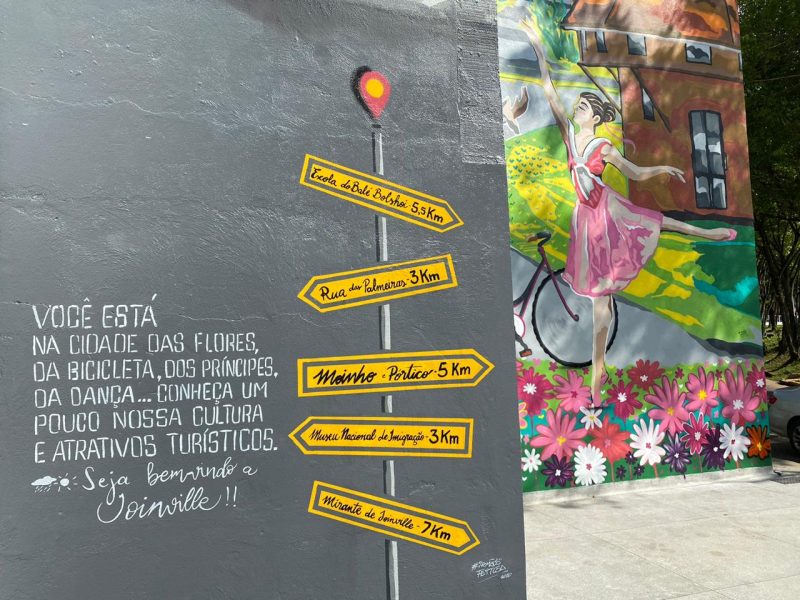 Painel dos Irm&atilde;os Feitosa foi finalizado na rodovi&aacute;ria de Joinville – Foto: Amunesc/Divulga&ccedil;&atilde;o