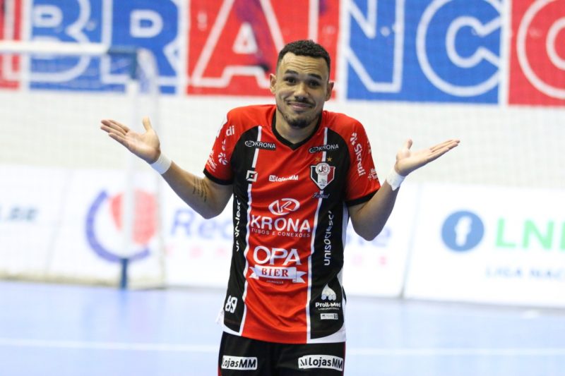 Dieguinho marcou três no jogo de ida e já soma 11 gols nesta Liga Nacional – Foto: Juliano Schmidt/JEC/Krona