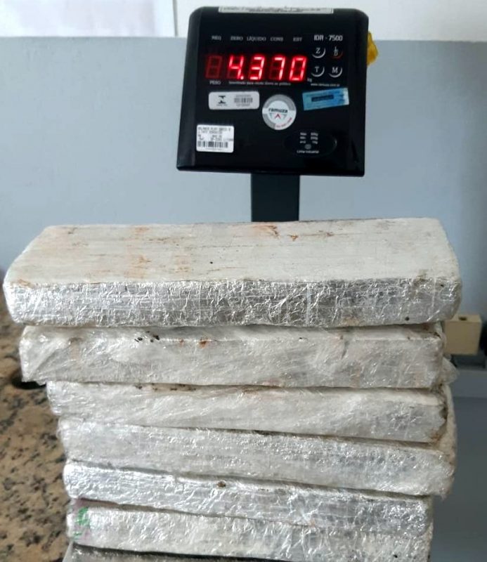 PRF apreendeu 4,3 quilos de maconha no município de Águas Mornas – Foto: Divulgação/PRF
