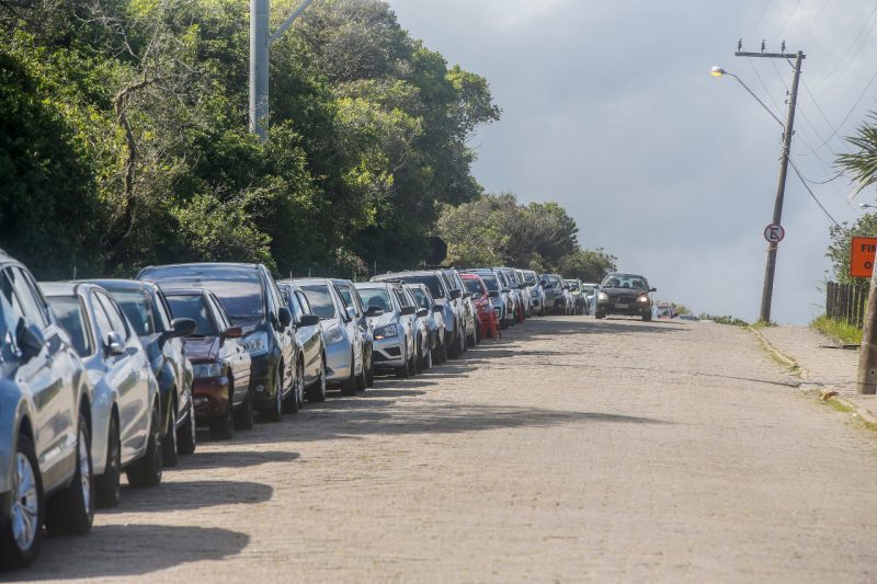 De acordo com o secretário de Infraestrutura, serão revitalizados 2,3 km de extensão da via, e terá a troca do pavimento em lajotas por paver, como será feito na revitalização na Avenida das Rendeiras – Foto: Anderson Coelho/ND