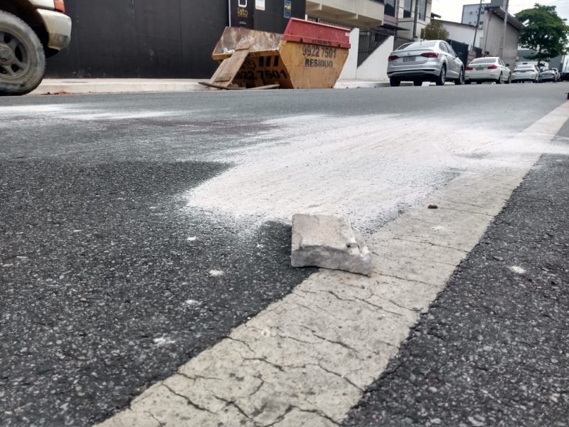 Mulher morre em acidente com patinete el&eacute;trico em Balne&aacute;rio Cambori&uacute;. – Foto: Paulo Metling/NDTV