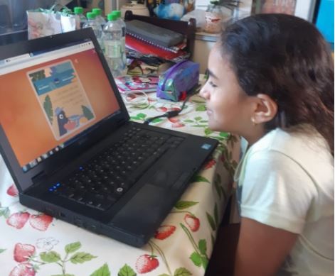 Aluna do 2&ordm; ano acompanha aula virtual – Foto: Divulga&ccedil;&atilde;o/SED
