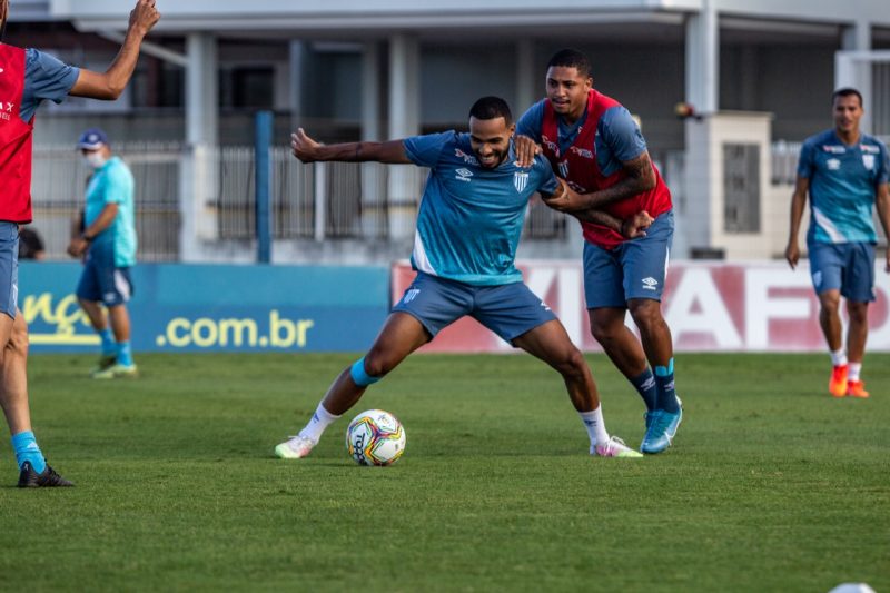 Grupo de atletas do Ava&iacute; realizou um trabalho na tarde desta ter&ccedil;a, no Sul da Ilha – Foto: Leandro Boeira/Ava&iacute; FC