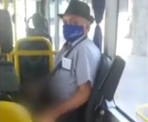 Cobrador mostrou partes &iacute;ntimas a passageira dentro de &ocirc;nibus, em S&atilde;o Paulo – Foto: Reprodu&ccedil;&atilde;o/Youtube