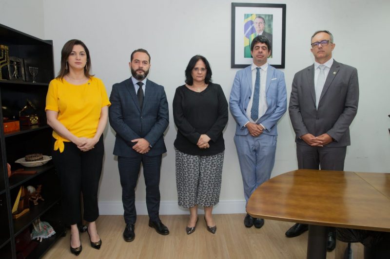 Fernando Comin conversou com a ministra Damares Alves sobre o projeto que preserva vida privada de envolvidos em processos envolvendo crimes sexuais- Foto: Divulga&ccedil;&atilde;o/ND