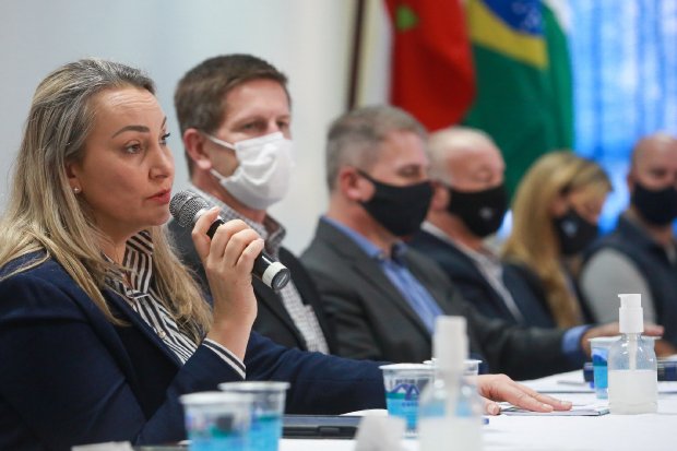 Reuni&atilde;o ocorreu com lideran&ccedil;as da regi&atilde;o Oeste. – Foto: Julio Cavalheiro / Secom