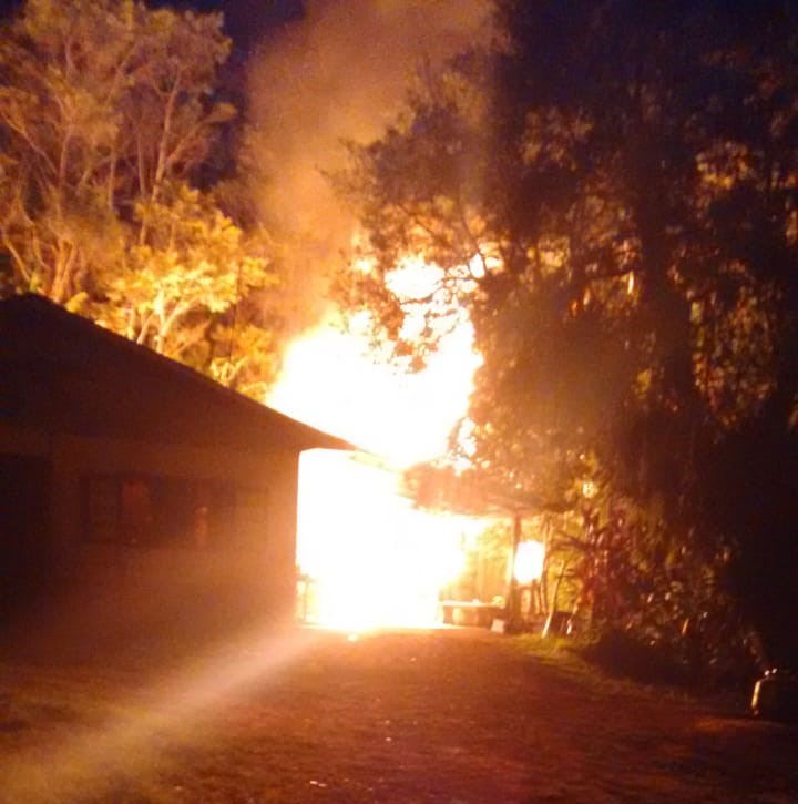 Inc&ecirc;ndio destruiu casa em Itapo&aacute; – Foto: Divulga&ccedil;&atilde;o/ND