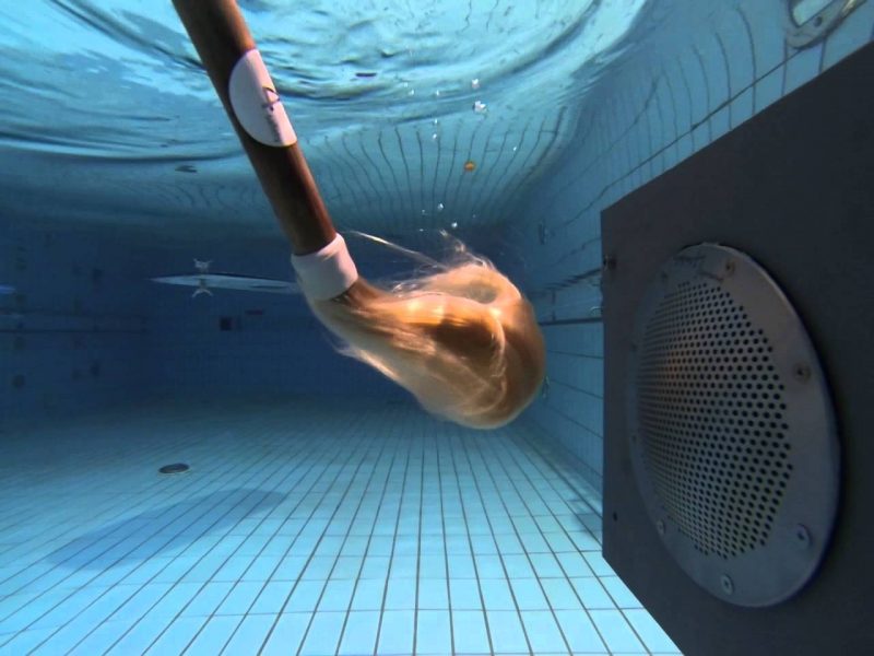 Menina, de 11 anos, teve os cabelos presos pelo ralo de uma piscina particular – Foto: Divulga&ccedil;&atilde;o/Reprodu&ccedil;&atilde;o