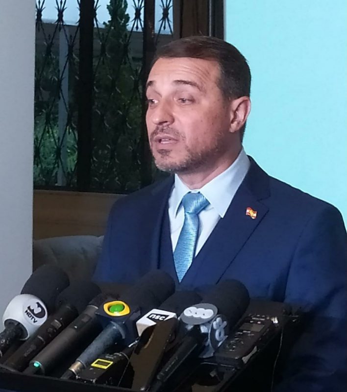 Carlos Mois&eacute;s em entrevista coletiva ap&oacute;s julgamento do primeiro pedido de impeachment – Foto: Paulo Rolemberg/ND