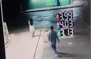 C&acirc;meras de seguran&ccedil;a flagraram a tentativa de estupro – Foto: Reprodu&ccedil;&atilde;o/Youtube