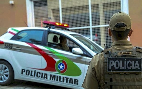 Pol&iacute;cia persegue motorista de Fiat/Palio durante abordagem – Foto: PM/Divulga&ccedil;&atilde;o/ND