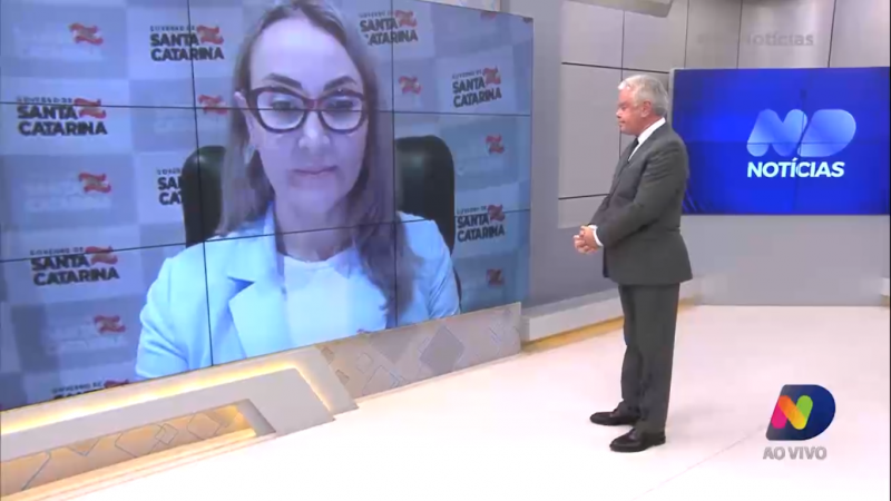 Governadora fala, via internet, com Paulo Alceu, no estúdio, sobre vacinas e sua gestão