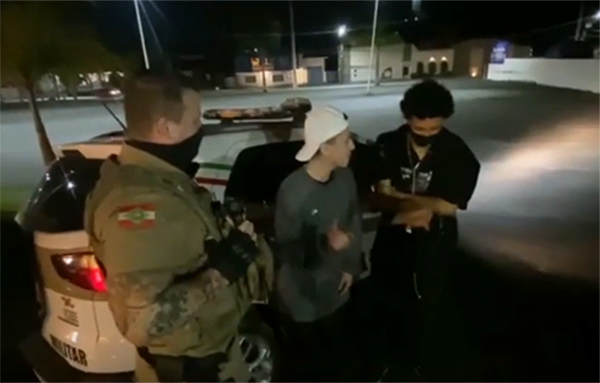 Policiais e rap em Jaragu&aacute; do Sul – Foto: PM de Jaragu&aacute; do Sul