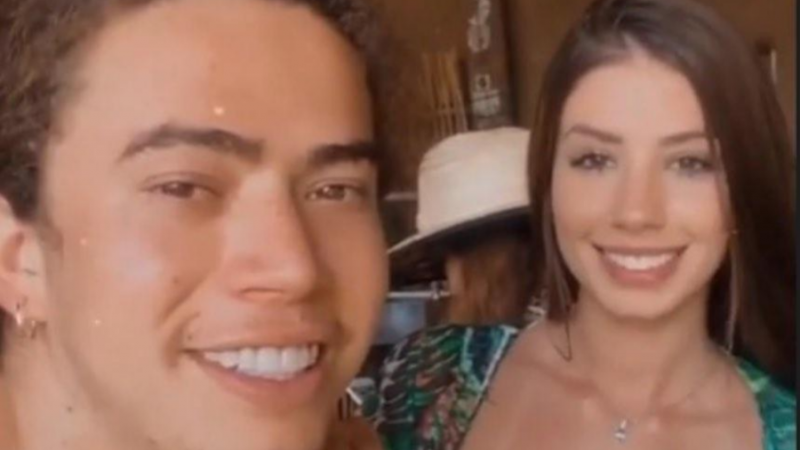 Whindersson Nunes e a catarinense Maria Lima deram mais um passo na relação. Isso porque, o youtuber e humorista levou a estudante para conhecer a família. Depois da viagem ao Jalapão, Whindersson e Maria  embarcaram para o Piauí, terra natal do artista, onde se encontraram com os pais e a irmã dele. – Foto: Reprodução/Instagram