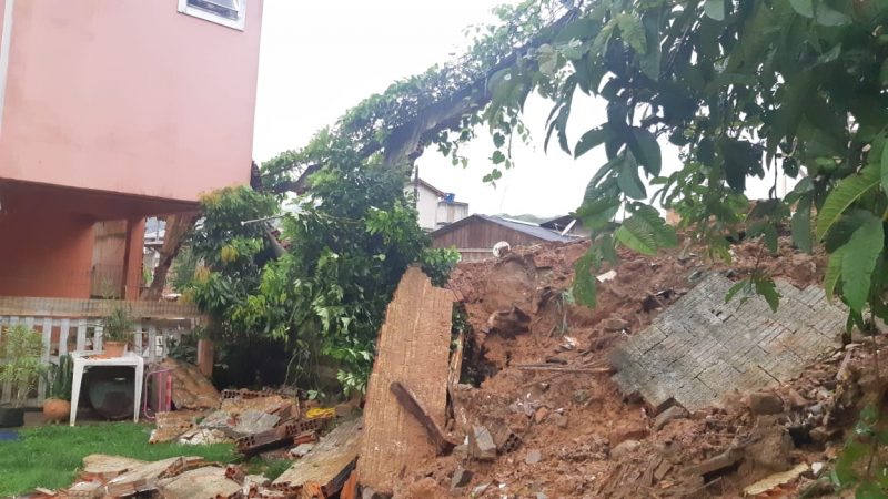 Cambori&uacute; registrou ainda pequenos alagamentos pontuais que abaixaram com o tempo – Foto: Prefeitura de Cambori&uacute;/Divulga&ccedil;&atilde;o