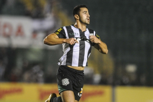 <strong>Figueirense 2×0 Avaí (Copa do Brasil 2015)</strong>: Em 2015 Figueirense e Avaí protagonizaram dois grandes duelos pela Copa do Brasil. Na ida, na Ressacada, vitória do Leão por 1 a 0 e a vantagem de um empate no jogo de volta. No entanto, na partida de volta com apenas 12 minutos de jogo o Furacão marcou dois gols com Thiago Heleno e Marquinhos Pedroso e garantiu a vaga na fase seguinte – Foto: Eduardo Valente/Arquivo/ND