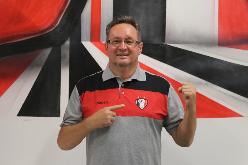 Charles Fischer j&aacute; tem as metas de 2021 e a principal &eacute; desejo que vem h&aacute; dois anos: o acesso &agrave; S&eacute;rie C – Foto: Vitor Forcellini/JEC