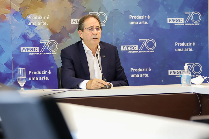 Presidente da Fiesc, Mario Cezar de Aguiar, avalia positivamente o andamento das obras. – Foto: Divulgação/Fiesc