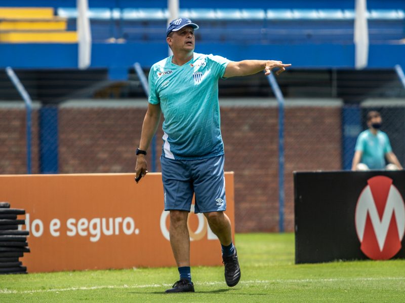 Claudinei Oliveira, rec&eacute;m-chegado ao Ava&iacute;: t&eacute;cnico precisa fazer um aproveitamento de 70% para chegar ao G4 – Foto: Ava&iacute;/Divulga&ccedil;&atilde;o/ND