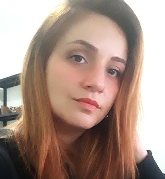 Ana Luiza Coutinho trabalha na Qualirede e tem espondilite anquilosante – Foto: Divulga&ccedil;&atilde;o