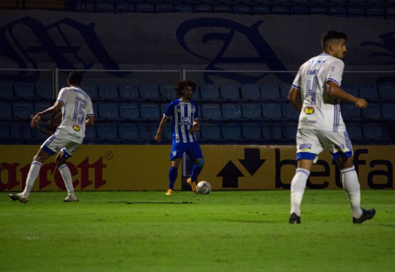 Ava&iacute;, de Vald&iacute;via, conseguiu um empate no final do jogo, diante do Cruzeiro; Claudinei valorizou o ponto conquistado – Foto: Andr&eacute; Palma Ribeiro/Ava&iacute; F. C./Divulga&ccedil;&atilde;o/ND