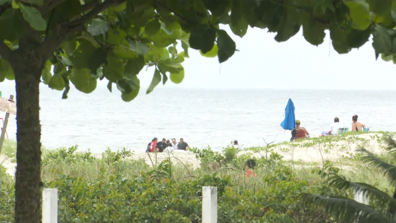 Bolsonaro foi pescar com a camisa do JEC – Foto: Alphonsus Stofelli/NDTV