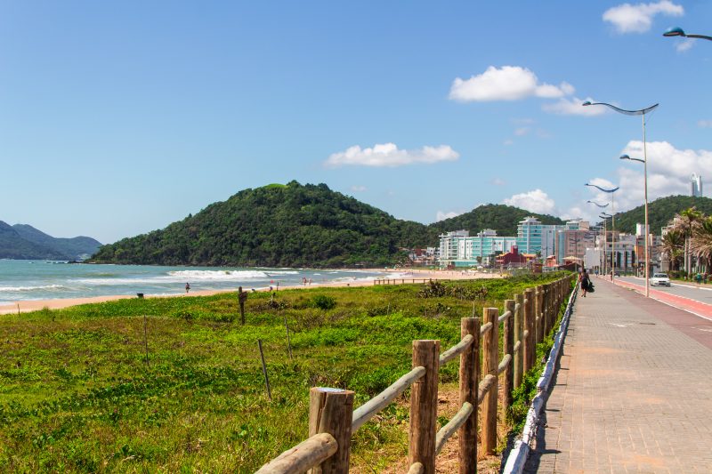 Praia de Cabe&ccedil;udas, em Itaja&iacute; – Foto: Bruno Golembiewski/ND