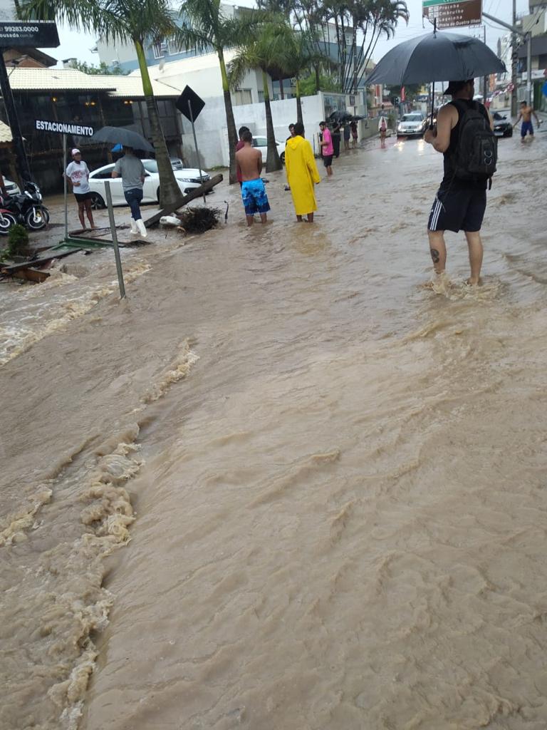 Achei que a cidade fosse derreter' diz prefeito de Bombinhas sobre os  estragos da chuva, Santa Catarina