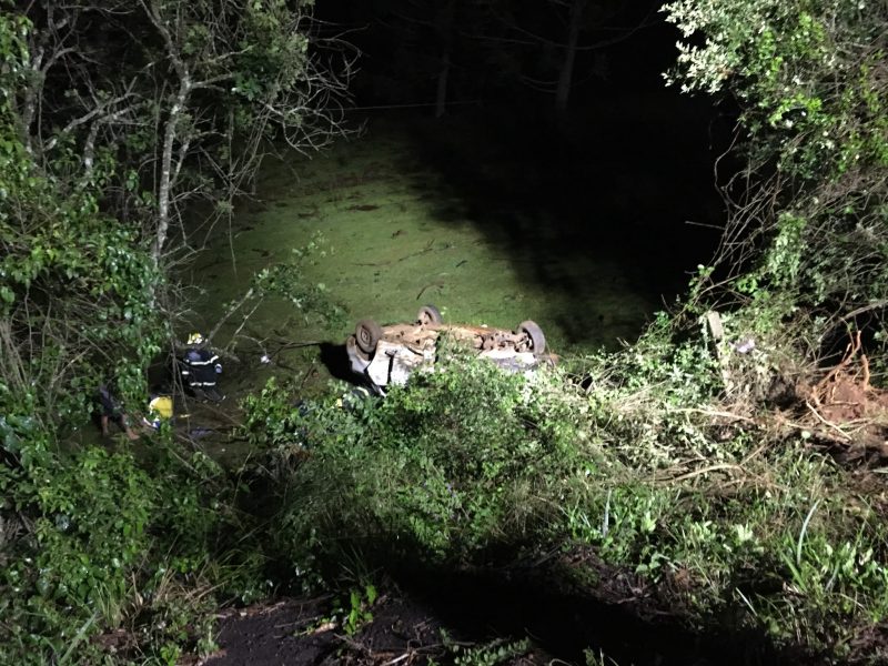 Voyage caiu em uma ribanceira. – Foto: Blog Paulo Gon&ccedil;alves