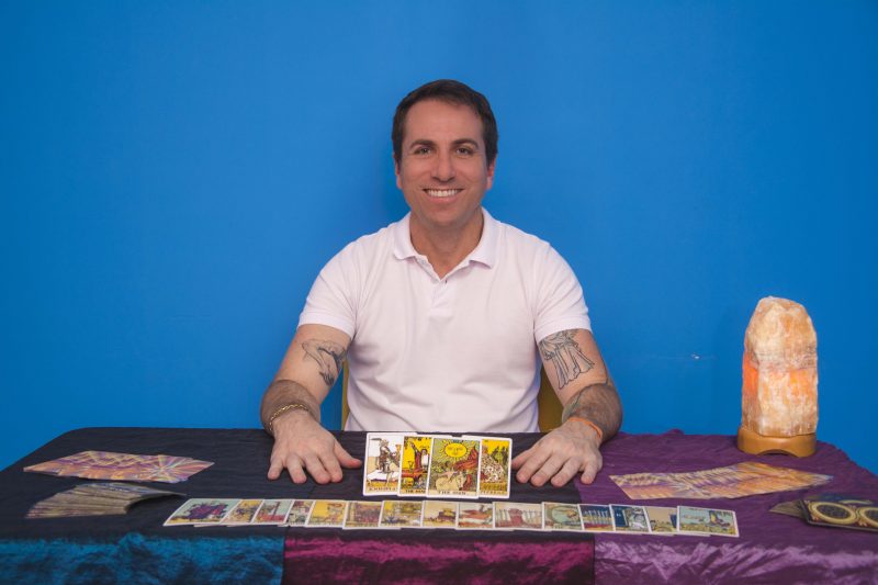 Marcos Alexandre é constelador certificado em constelações familiares para crescimento pessoal e profissional