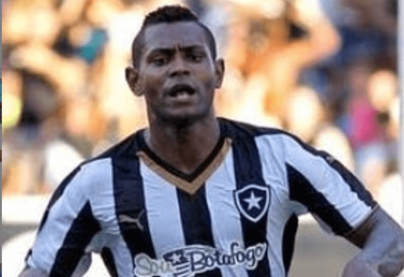 Jobson é ex-botafogo e fez um golaço com a camisa do Capixaba aos 36 anos