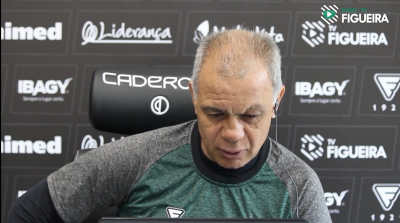 Técnico Jorginho, em coletiva após a goleada para o CRB, revelou que ainda crê na permanência do Figueirense na Série B – Foto: Reprodução/Figueirense
