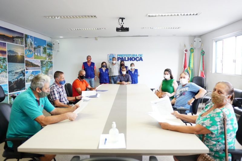 &Uacute;ltima etapa deste ano do programa Lar Legal, da Prefeitura de Palho&ccedil;a, foi conclu&iacute;da neste m&ecirc;s com a entrega de mais escrituras &agrave; popula&ccedil;&atilde;o – PMP/Divulga&ccedil;&atilde;o/ND