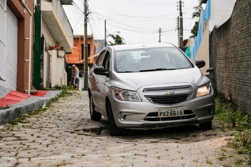 Moradores sofrem com a dificuldade de chegar e sair de casa – Foto: Anderson Coelho/ND
