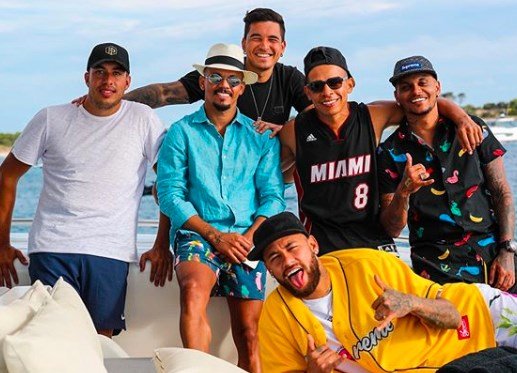 Neymar e amigos em Ibiza – Foto: Redes sociais/Metr&oacute;poles