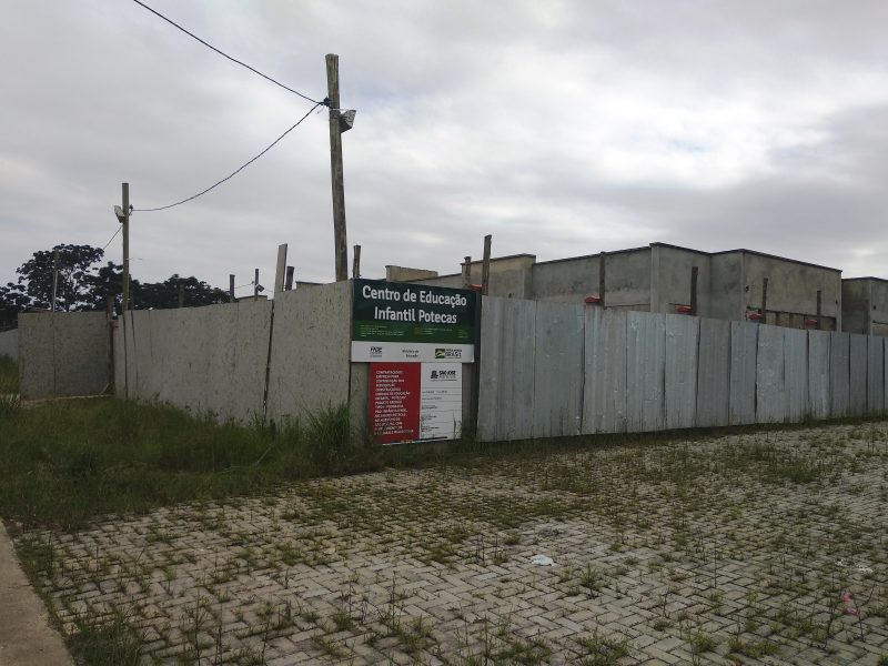 Obra do CEI Potecas iniciada em 2016 e at&eacute; hoje n&atilde;o conclu&iacute;da – Foto: Marcela Ximenes/ND