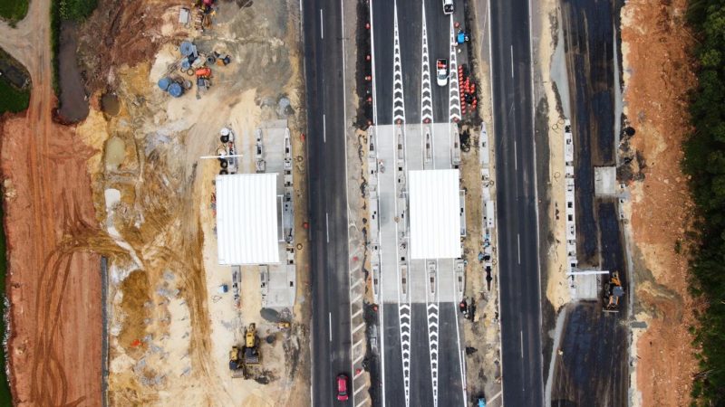 Obras da praça de pedágio no Km 298 da BR-101, em Laguna