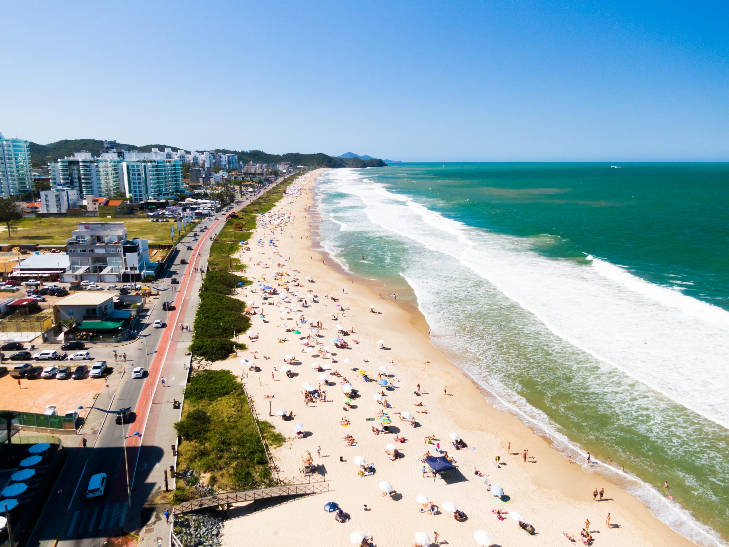 Calebe Moreno Apresentador Do Balanço Geral Conheça A Praia Brava Em Itajaí 