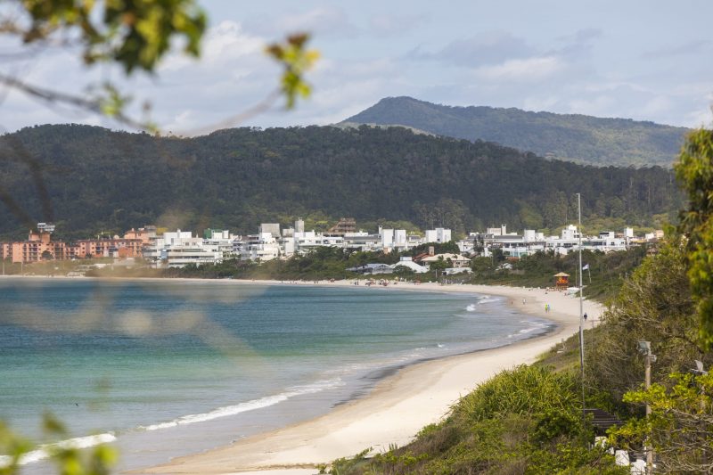 Próximo à Canasvieiras, aproveite para conhecer a Praia de Jurerê Internacional - Marcos Campos