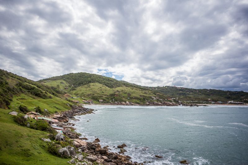 Praia do Rosa, em Imbituba – Foto: iStock/Divulgação