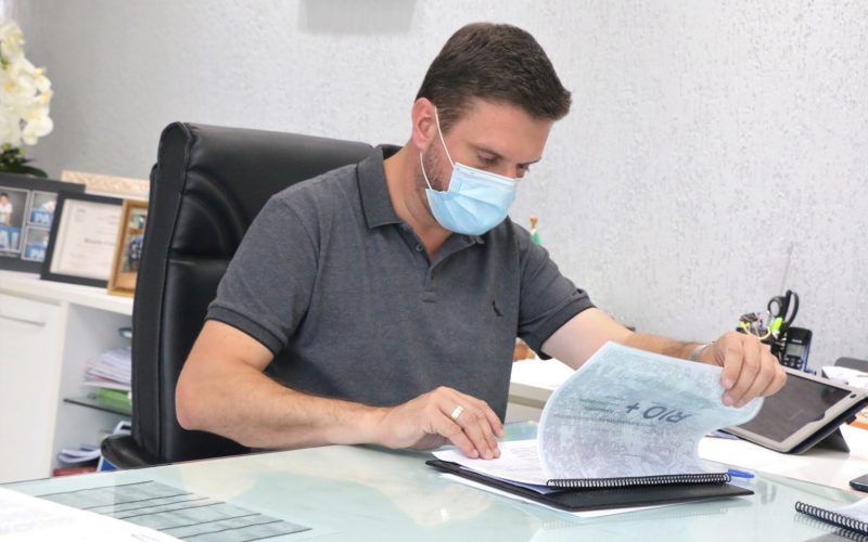 Prefeito de Rio do Sul, Jos&eacute; Thom&eacute; anuncia compra de agulhas e seringas descart&aacute;veis para a vacina da Covid-19 – Foto: Divulga&ccedil;&atilde;o / Prefeitura de Rio do Sul