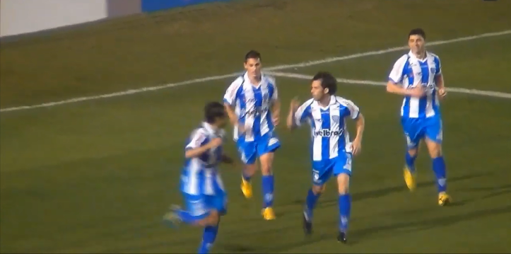 <strong>Figueirense 2×3 Avaí (Série A 2011)</strong>: Figueirense e Avaí voltaram a jogar pela Série após longos 35 anos. Apesar do momento melhor do Figueirense na época, o Leão venceu na casa do maior rival com dois gols de William e um de Lincoln. O Furacão chegou a ficar na frente do placar em duas oportunidades, mas acabou tomando a virada do rival. – Foto: FutebolSC/Reprodução/YouTube</dd>
<dd>