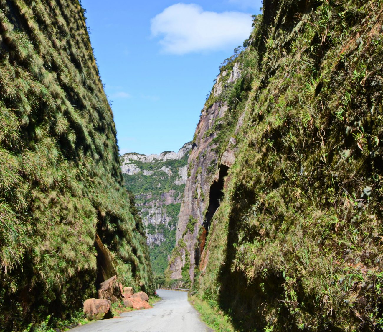 A fenda na rocha da Serra do Corvo Branco é um dos pontos mais visitados em Urubici - Getty Images/iStockphoto/ND
