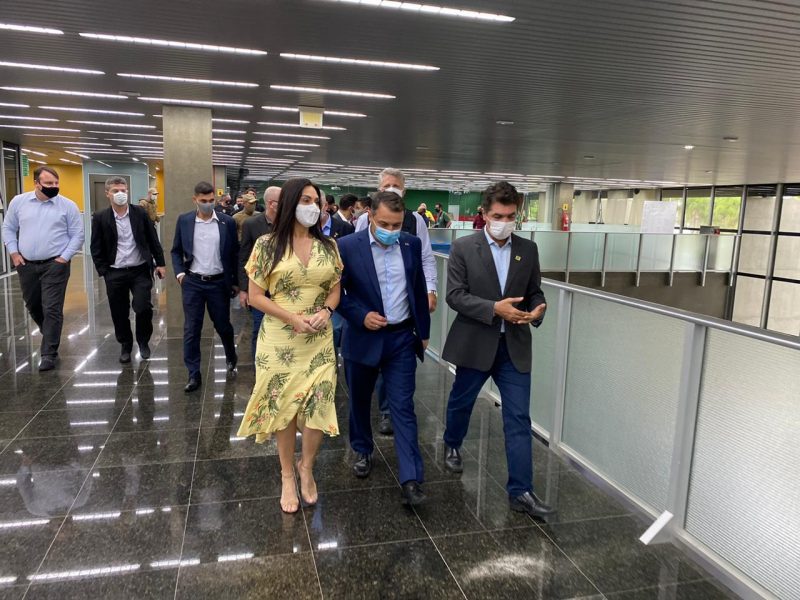 Governador Carlos Mois&eacute;s e prefeito Cl&eacute;sio Salvaro deixam coletivo de imprensa – Foto: Anderson Coelho/ND