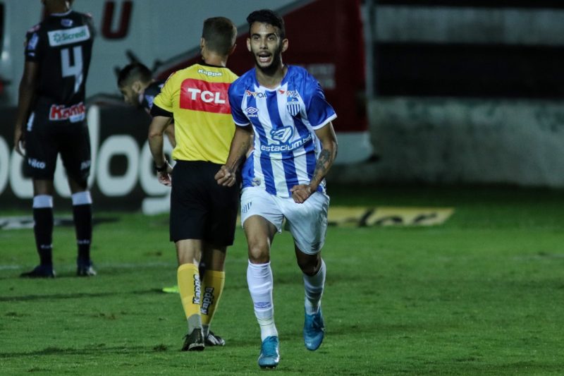 Get&uacute;lio, centroavante do Ava&iacute;, anotou o gol salvador do Le&atilde;o no empate contra o Oper&aacute;rio. Ava&iacute; precisa mais nessa reta final de S&eacute;rie B – Foto: Jo&atilde;o Vitor Rezende Borba/Ag&ecirc;ncia de Fotografia/Estad&atilde;o Conte&uacute;do