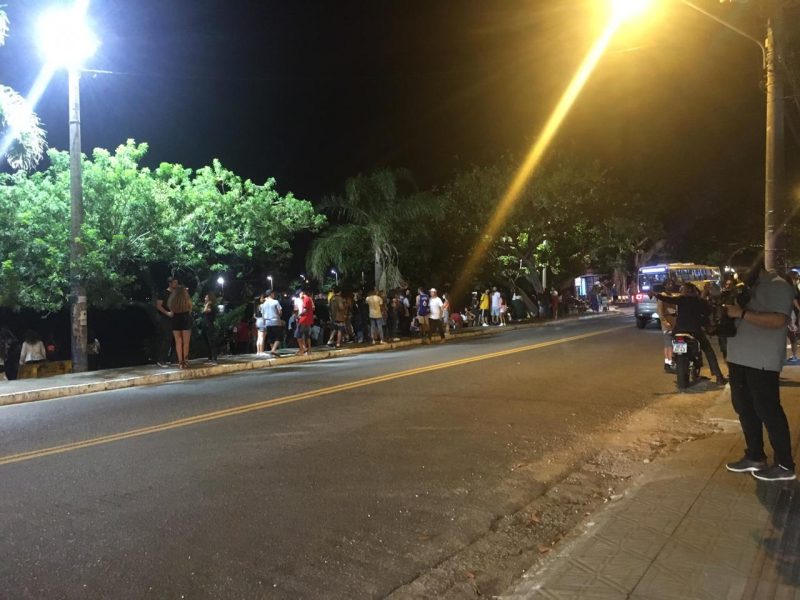 &Uacute;ltima noite antes do toque de recolher &eacute; marca por movimento intenso – Foto: Vanessa da Rocha/ND