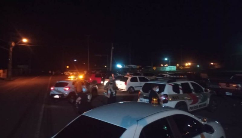 For&ccedil;a-Tarefa atua para coibir a aglmera&ccedil;&otilde;es e n&atilde;o utiliza&ccedil;&atilde;o de m&aacute;scara e descumprimento de decretos em Xanxer&ecirc; – Foto: For&ccedil;a-Tarefa/PMX