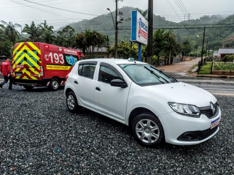 Taxista foi esfaqueado no s&aacute;bado (5) ap&oacute;s uma corrida – Foto: F&aacute;bio Junkes/OCP News