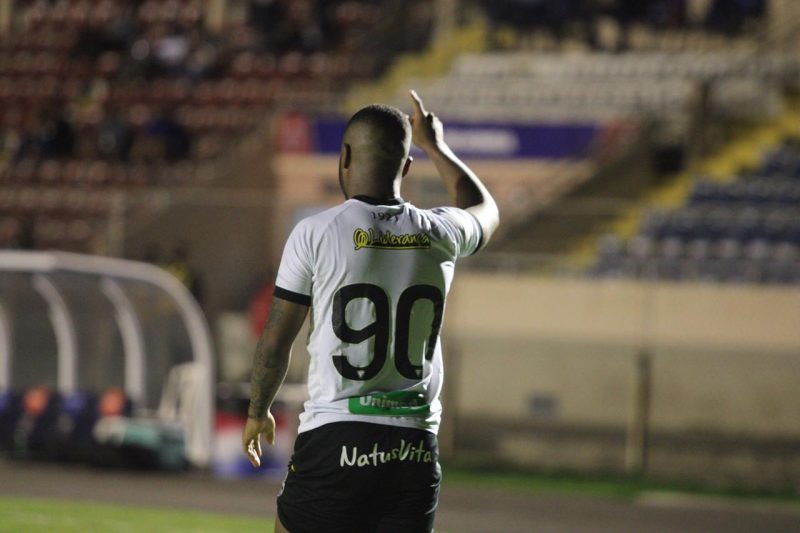 Bruno Michel &eacute; uma das v&aacute;lvulas de escape do Figueirense; mais um ano lutando contra a queda&nbsp; – Foto: Patrick Floriani/FFC
