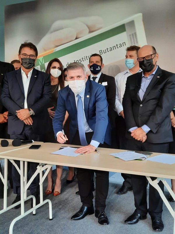 Prefeito da cidade esteve na cerim&ocirc;nia realizada nesta quinta-feira (11) – Foto: Prefeitura de Araquari/Divulga&ccedil;&atilde;o